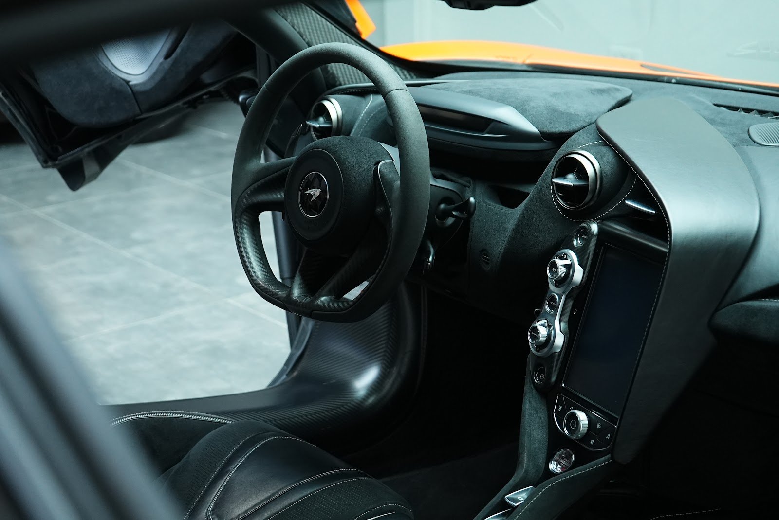 Rent McLaren 720S in Dubai photo 4