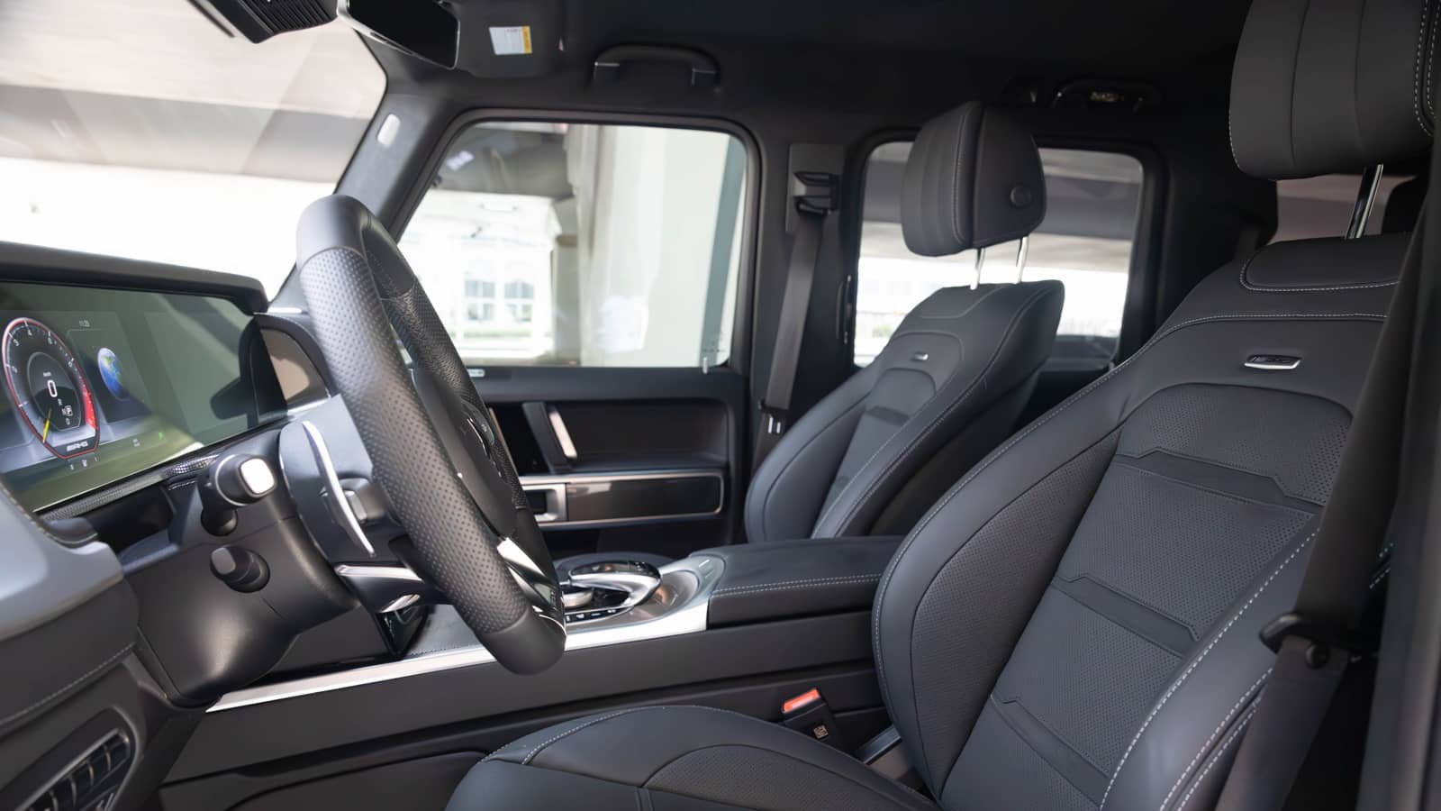 Rent Mercedes-Benz G63 in Dubai (Black Matte) photo 11