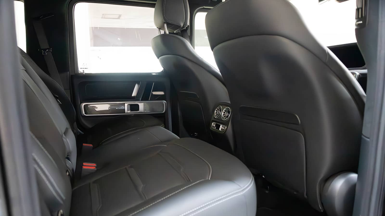 Rent Mercedes-Benz G63 in Dubai (Black Matte) photo 8