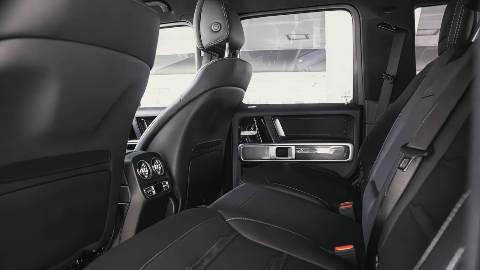 Rent Mercedes-Benz G63 in Dubai (Black Matte) photo 9