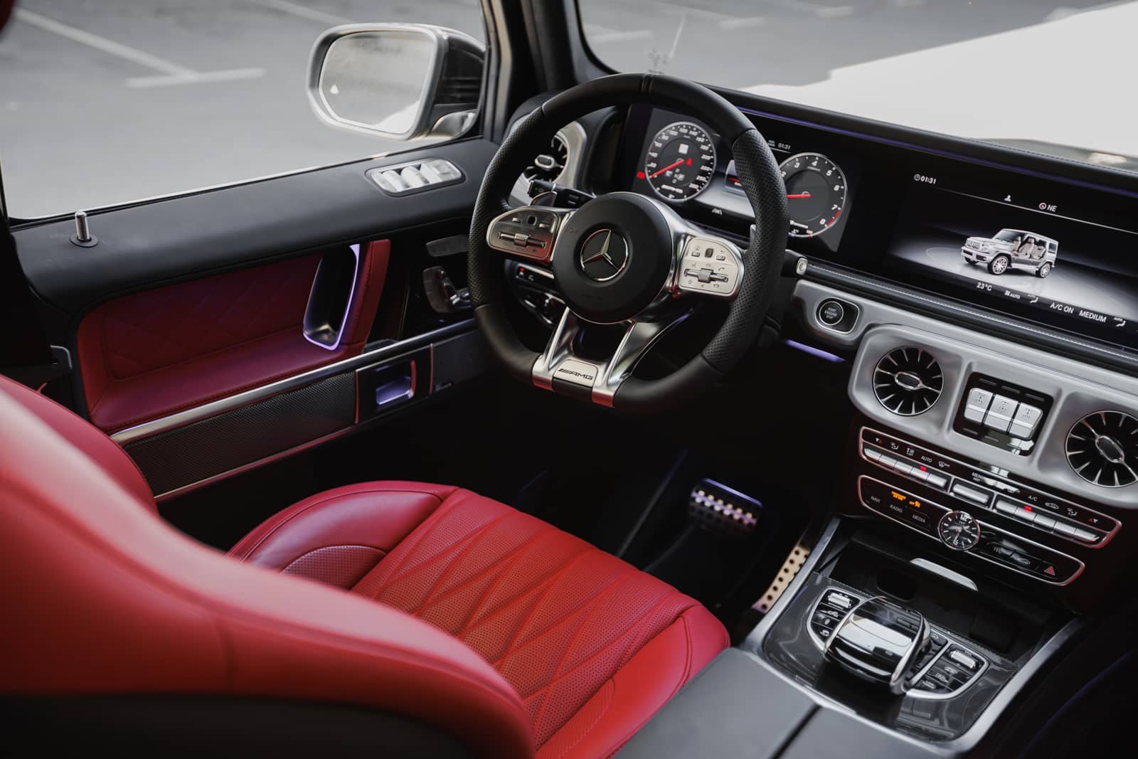 Rent Mercedes-Benz G63 in Dubai (Black Gloss) photo 4
