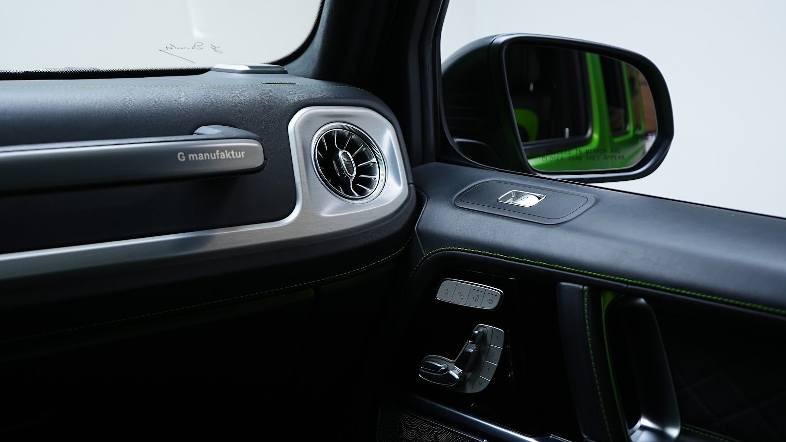 Rent Mercedes-Benz G63 in Dubai (Green) photo 11