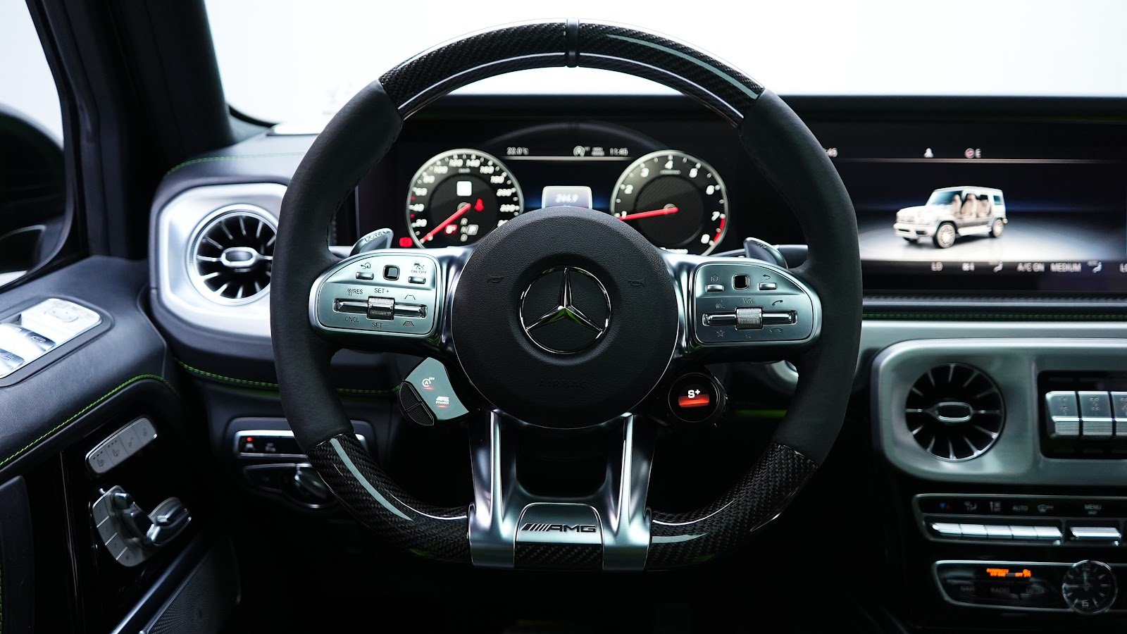 Rent Mercedes-Benz G63 in Dubai (Green) photo 13