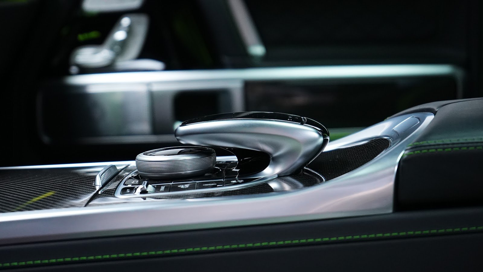 Rent Mercedes-Benz G63 in Dubai (Green) photo 20