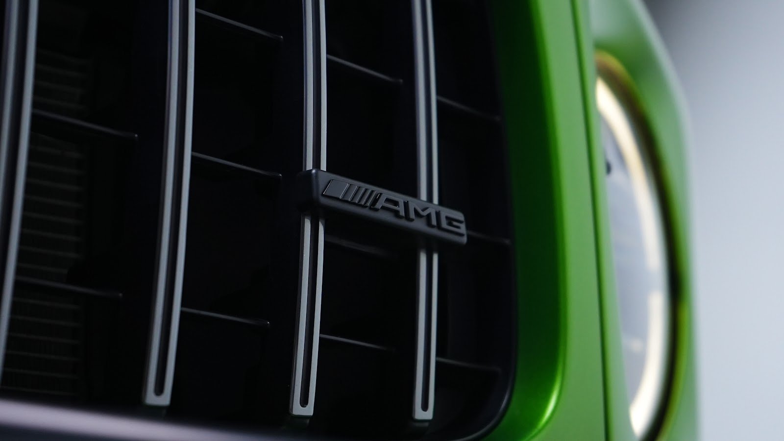 Rent Mercedes-Benz G63 in Dubai (Green) photo 27