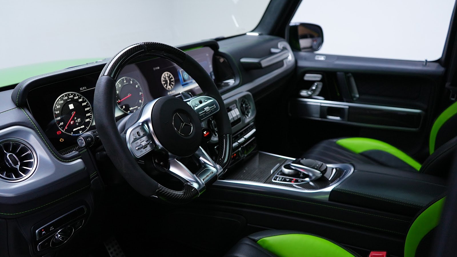 Rent Mercedes-Benz G63 in Dubai (Green) photo 3