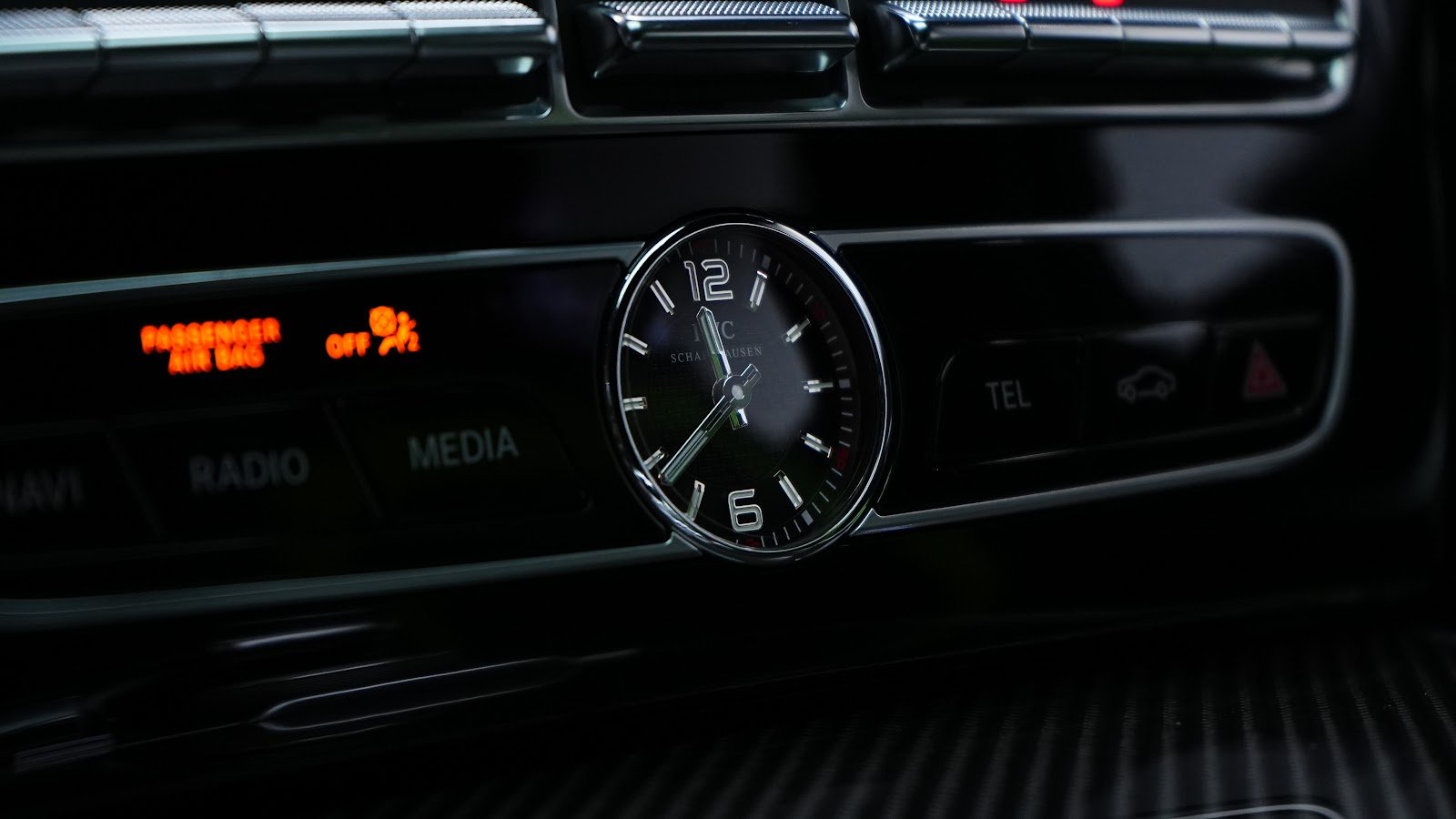 Rent Mercedes-Benz G63 in Dubai (Green) photo 9