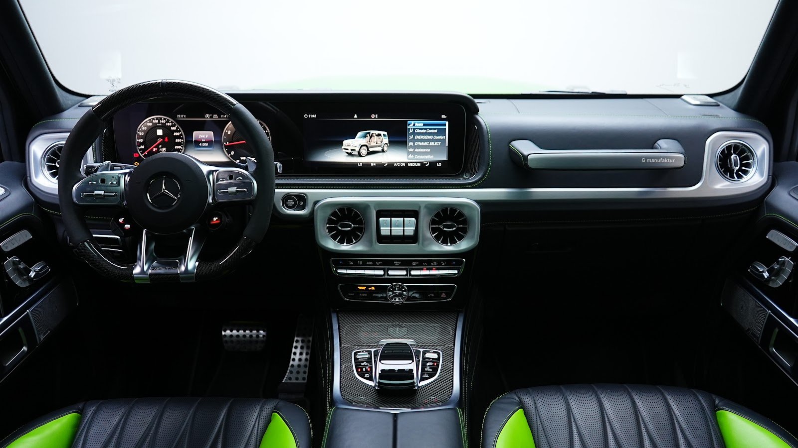 Rent Mercedes-Benz G63 in Dubai (Green) photo 10