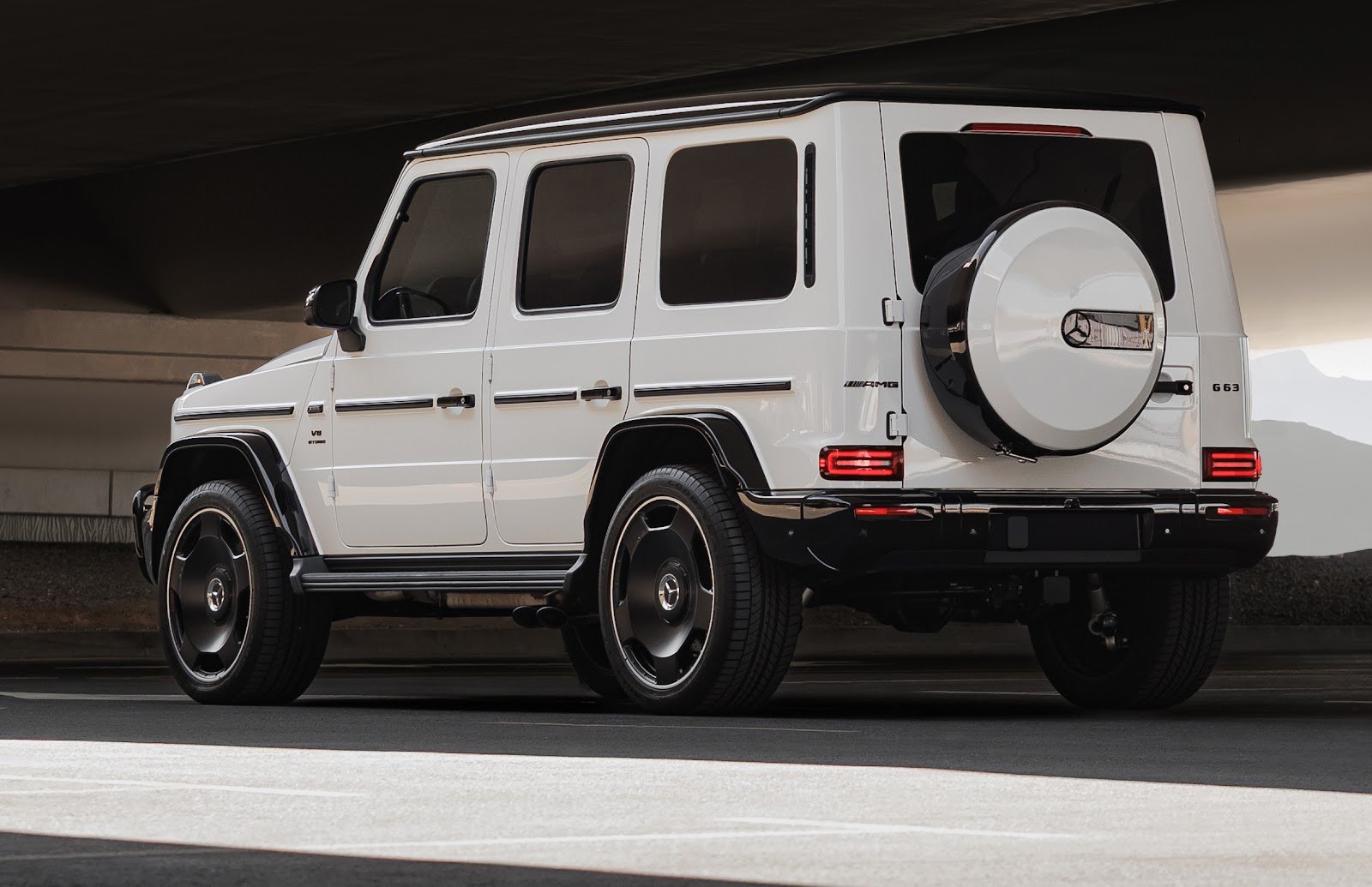 Rent 2025 Mercedes-Benz G63 in Dubai (White) photo 4