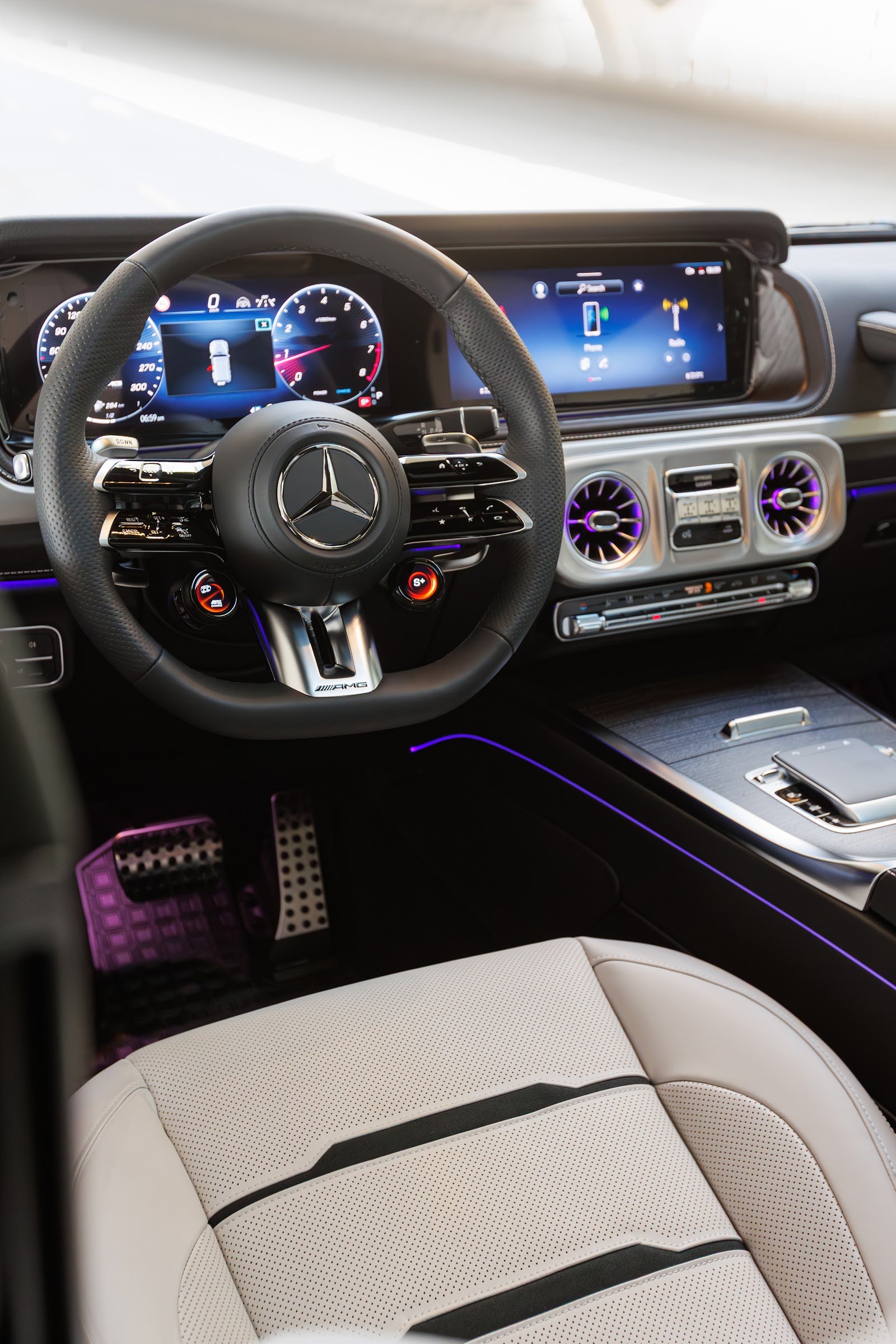 Rent 2025 Mercedes-Benz G63 in Dubai (White) photo 7