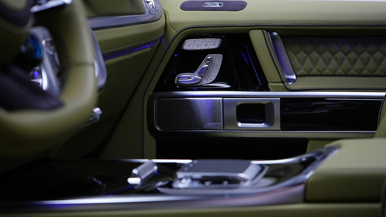 Rent 2025 Mercedes-Benz G63 in Dubai (Nardo Gray) photo 13