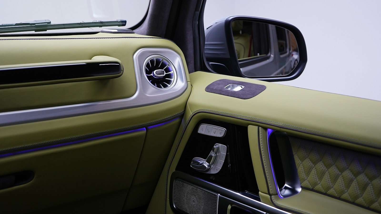 Rent 2025 Mercedes-Benz G63 in Dubai (Nardo Gray) photo 10