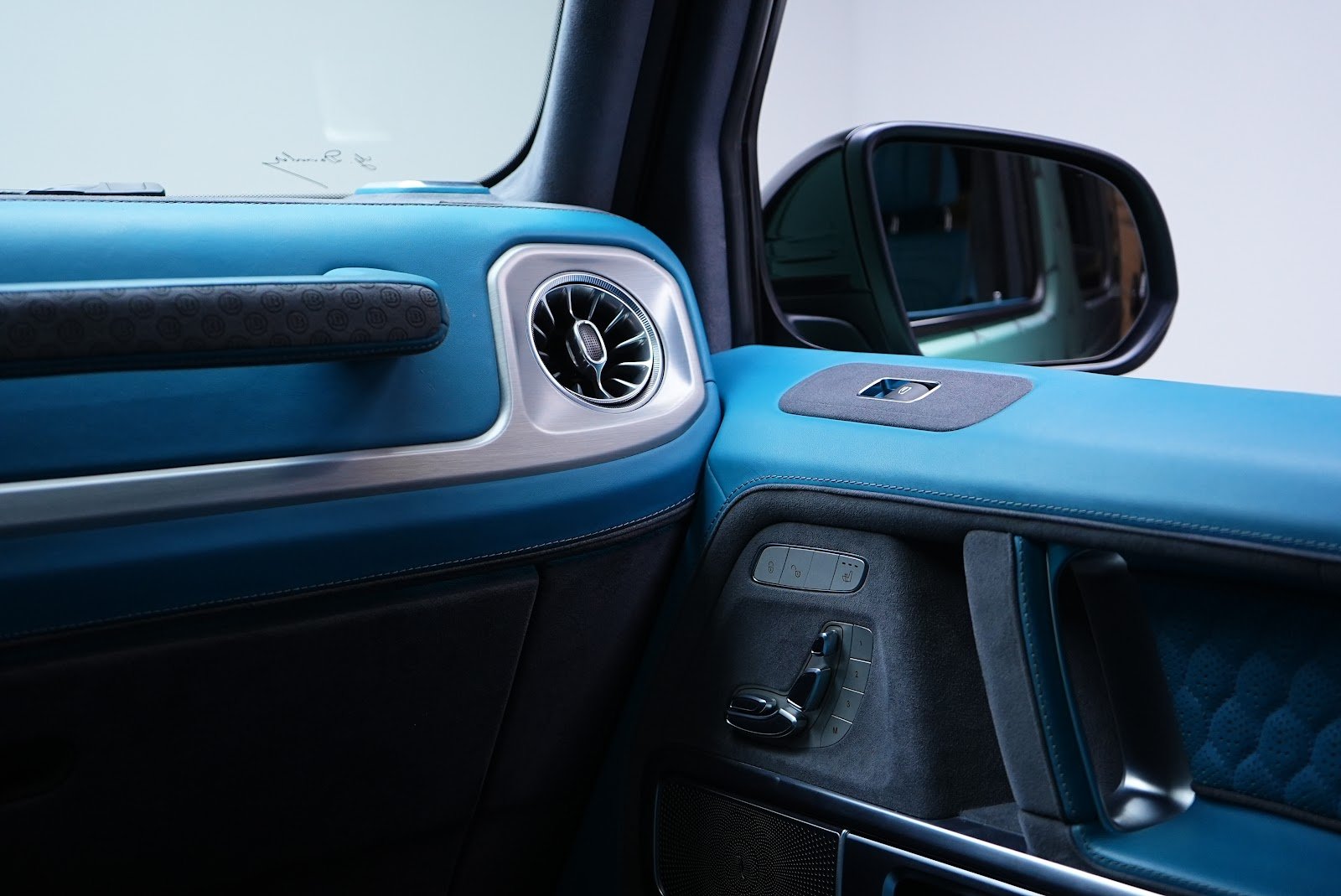 Rent Mercedes-Benz G550 4x4 Brabus in Dubai photo 14