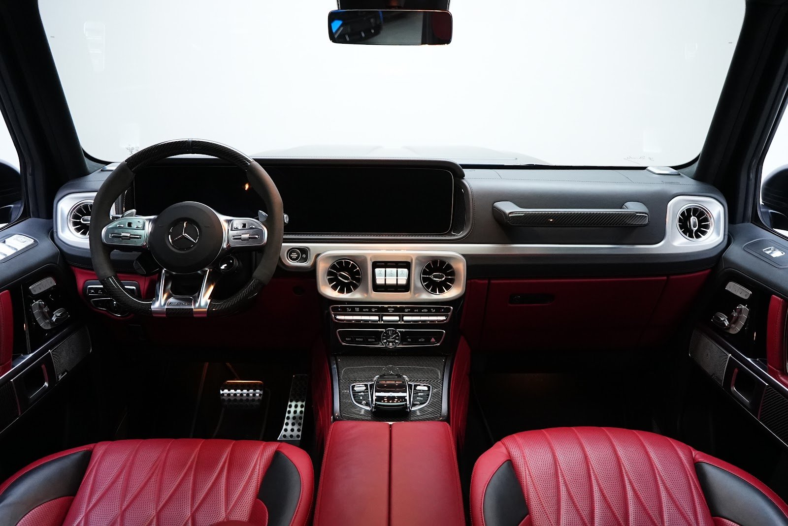 Rent Mercedes-Benz G800 Brabus in Dubai (Black Matte) photo 13