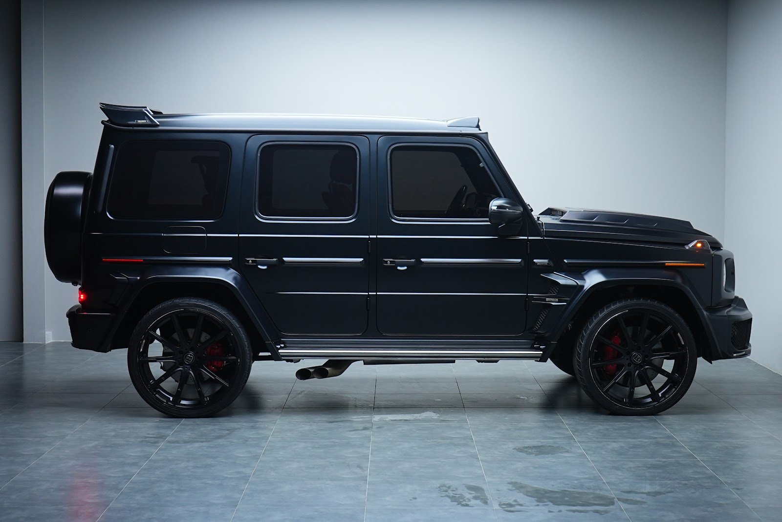 Rent Mercedes-Benz G800 Brabus in Dubai (Black Matte) photo 20