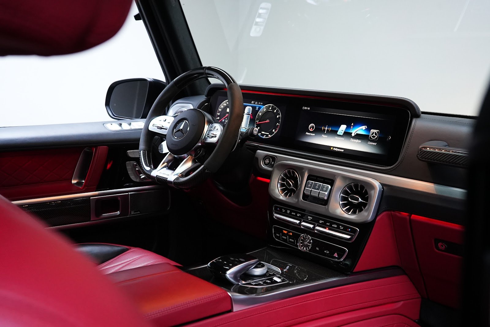 Rent Mercedes-Benz G800 Brabus in Dubai (Black Matte) photo 8
