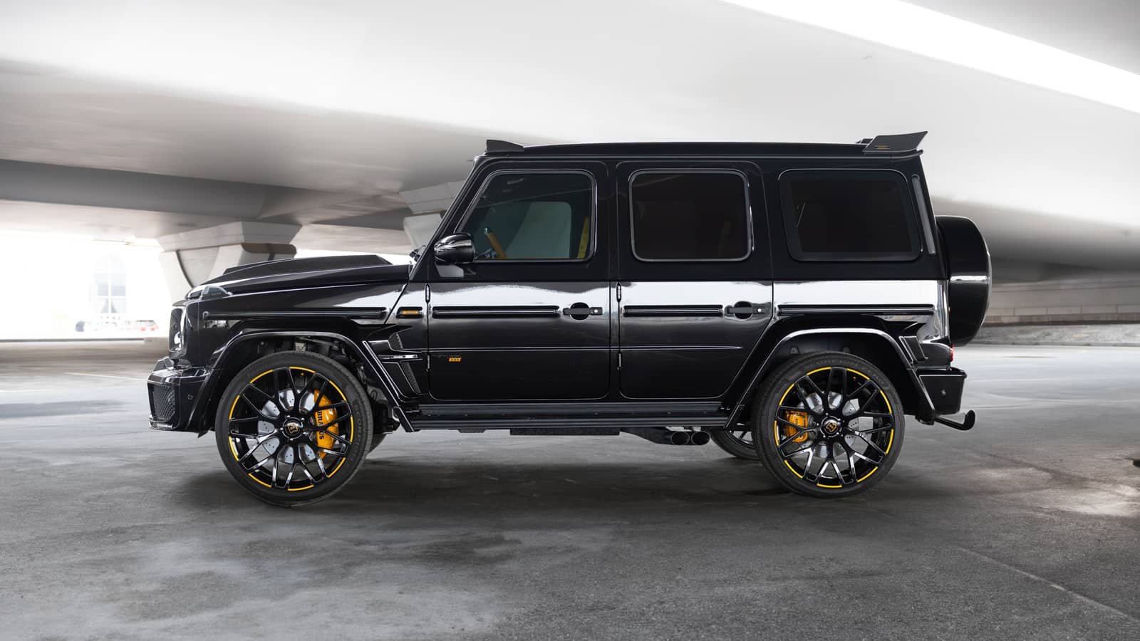 Rent Mercedes-Benz G800 Brabus in Dubai (Black Gloss) photo 2