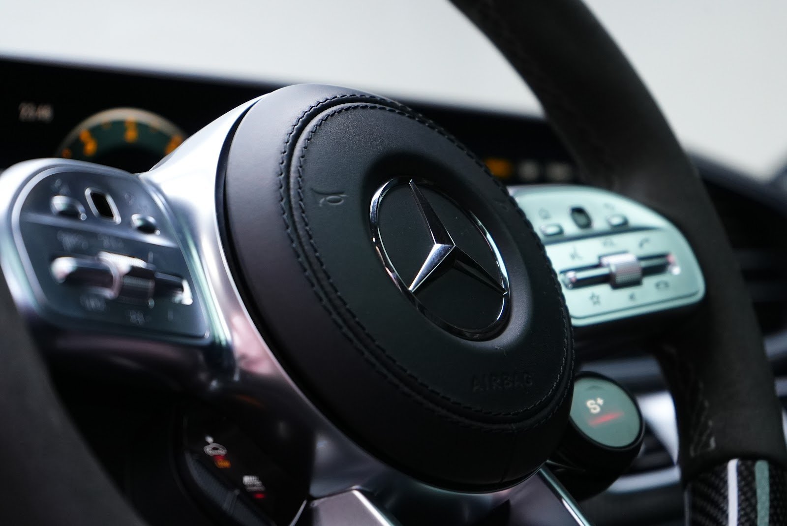 Rent Mercedes-Benz GLS 63 in Dubai photo 13