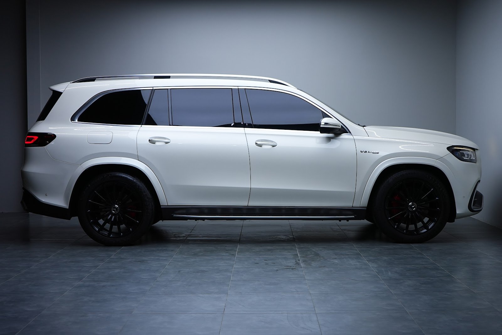 Rent Mercedes-Benz GLS 63 in Dubai photo 24