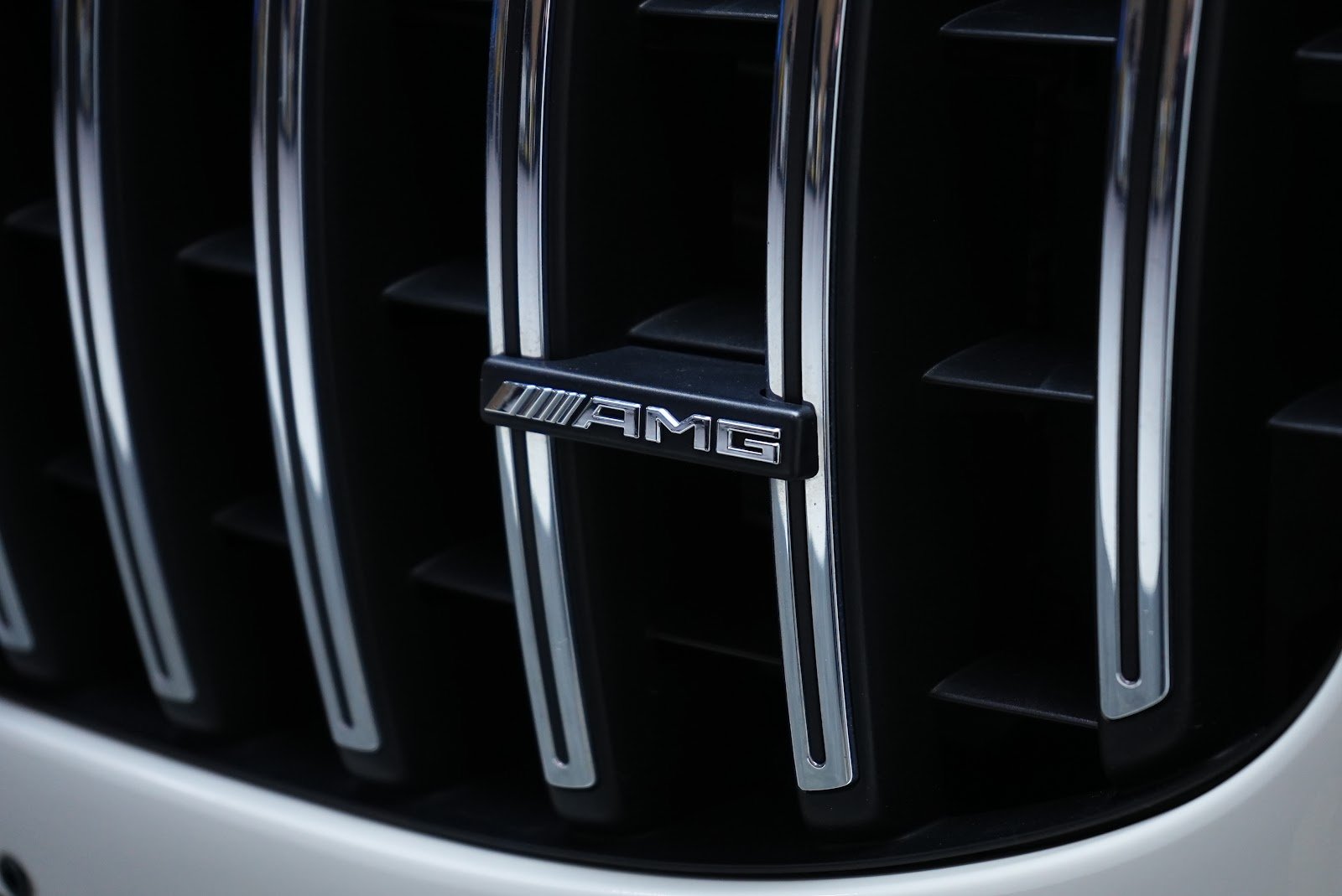 Rent Mercedes-Benz GLS 63 in Dubai photo 4