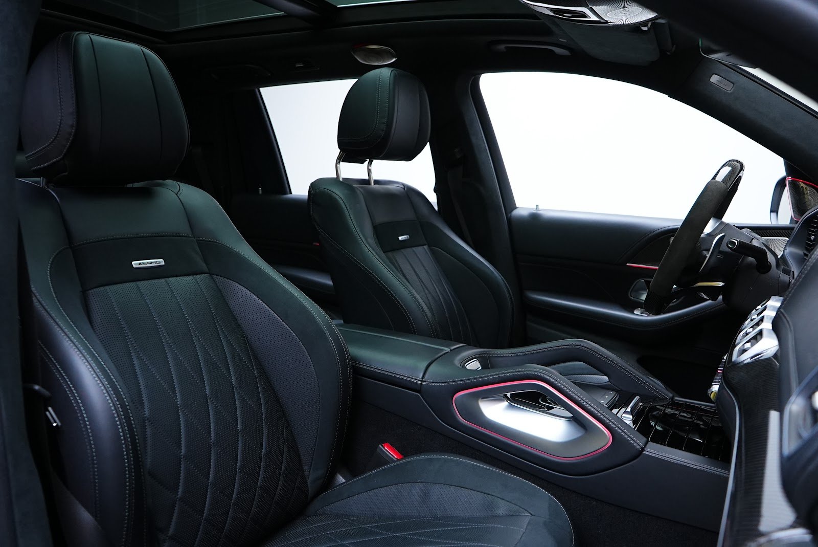 Rent Mercedes-Benz GLS 63 in Dubai photo 7