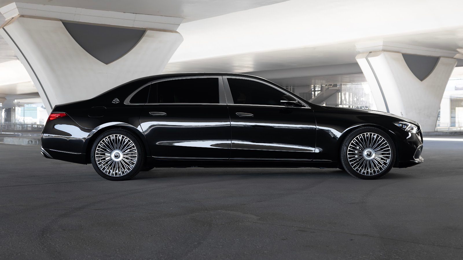 Rent Mercedes-Maybach S580 in Dubai photo 2