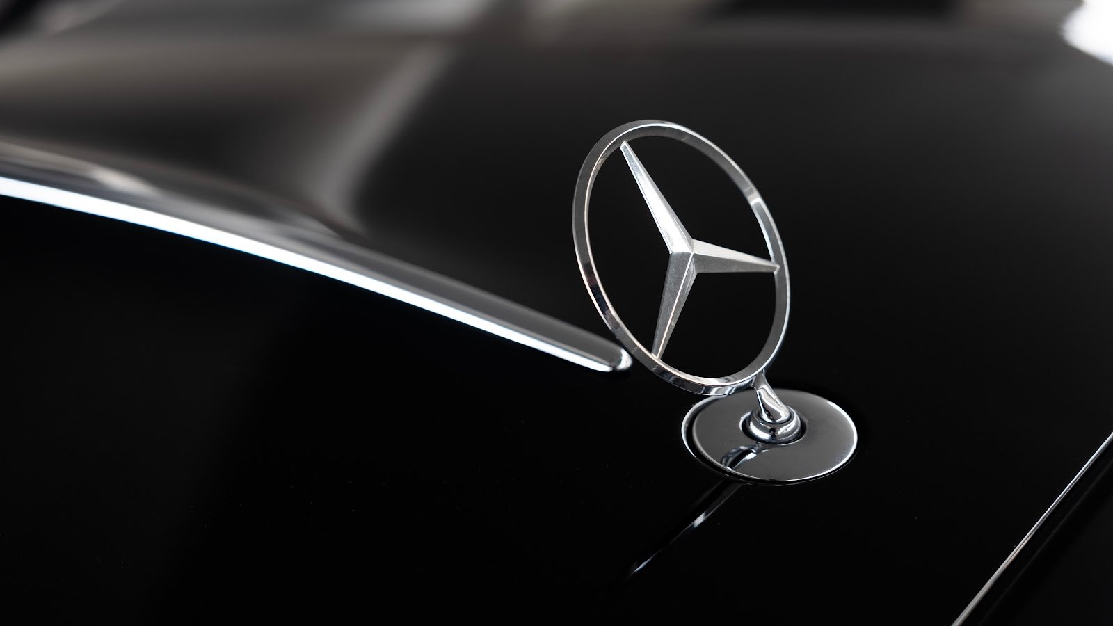 Rent Mercedes-Maybach S580 in Dubai photo 3