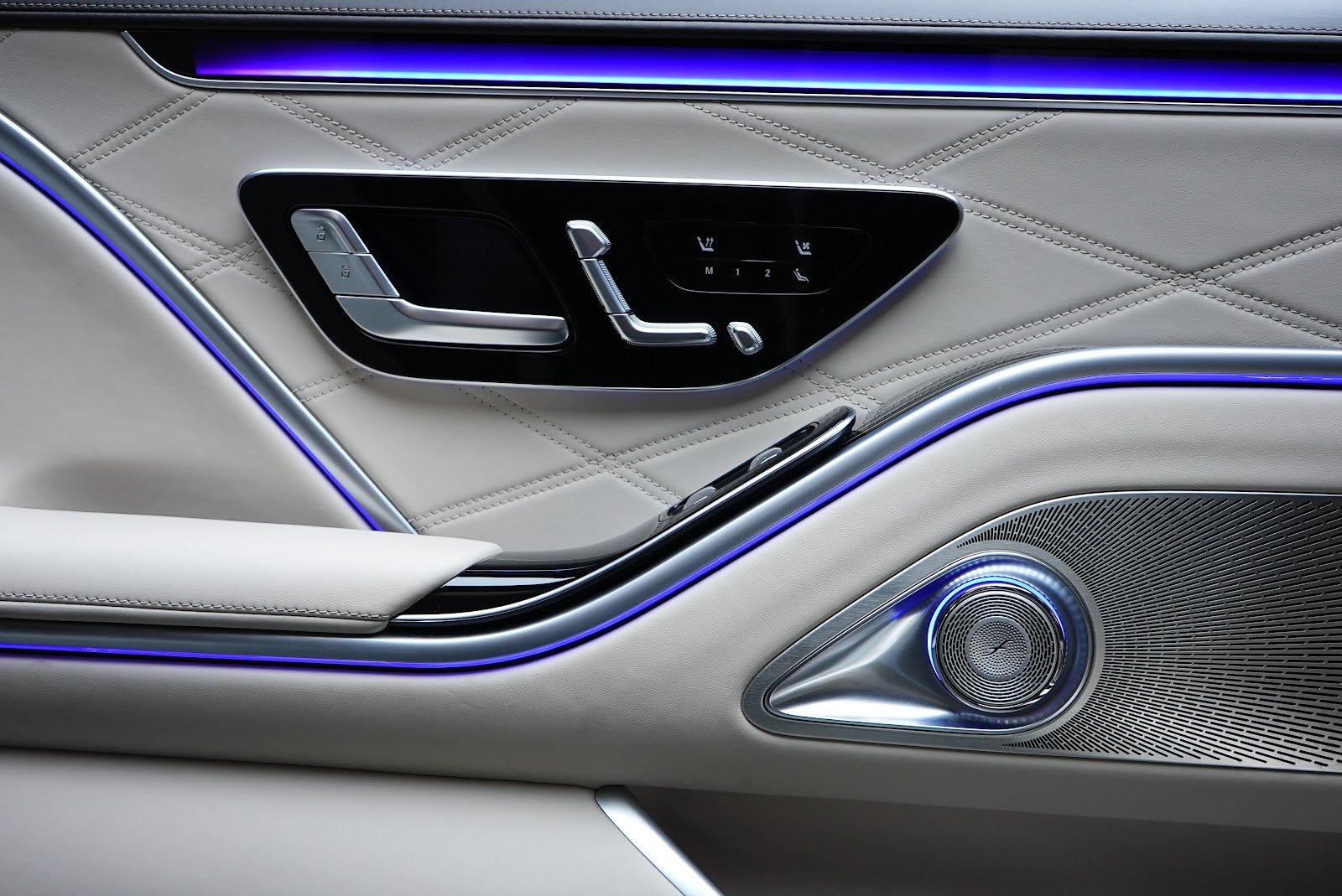 Rent Mercedes-Maybach S680 Long in Dubai photo 18