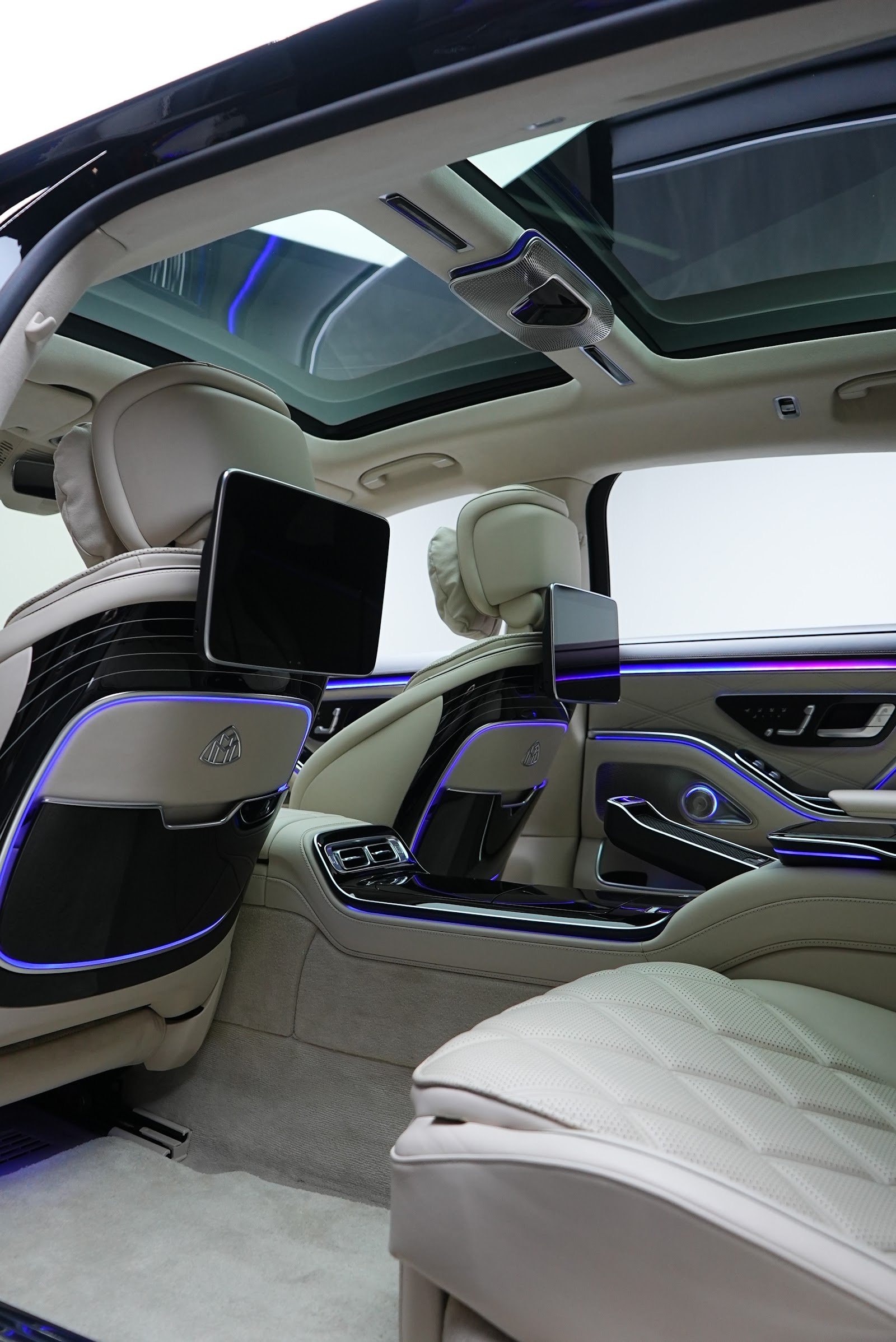 Rent Mercedes-Maybach S680 Long in Dubai photo 25