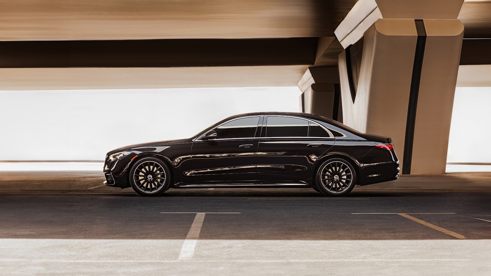 Rent Mercedes-Benz S580 in Dubai photo 4