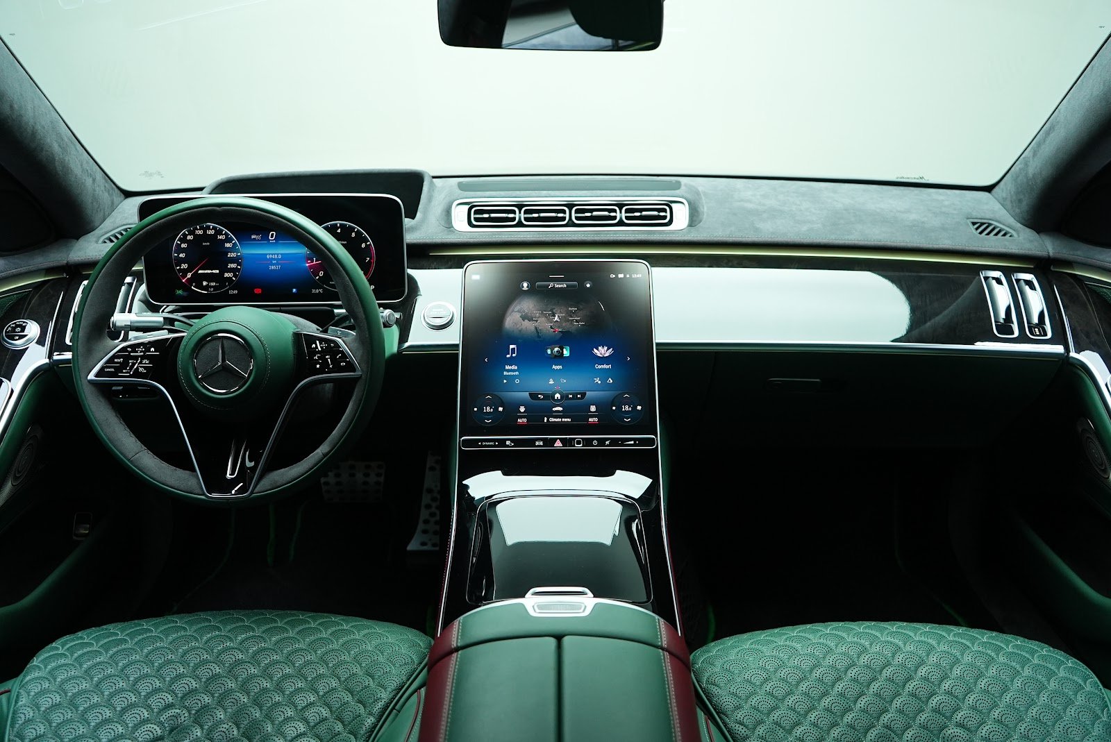 Rent Mercedes-Benz S580 Brabus in Dubai photo 11