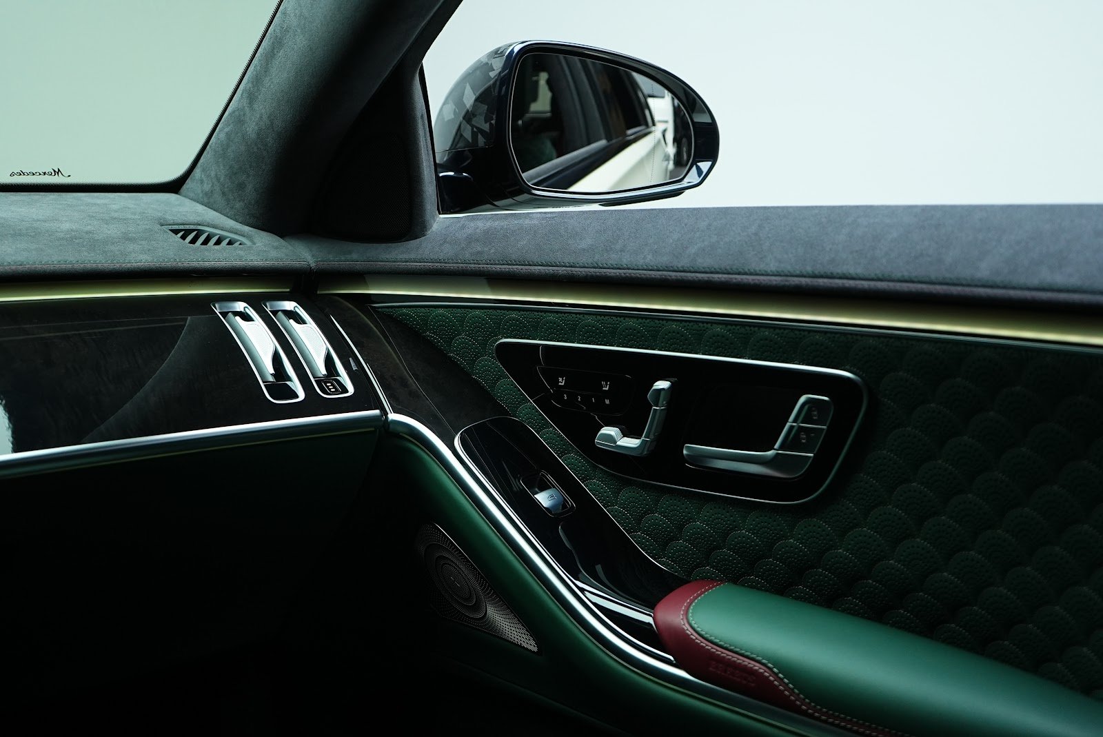 Rent Mercedes-Benz S580 Brabus in Dubai photo 12