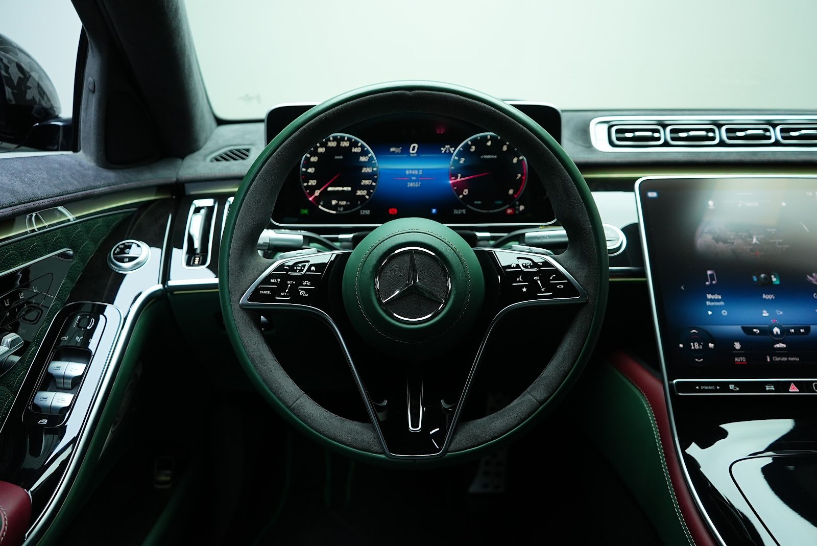 Rent Mercedes-Benz S580 Brabus in Dubai photo 13