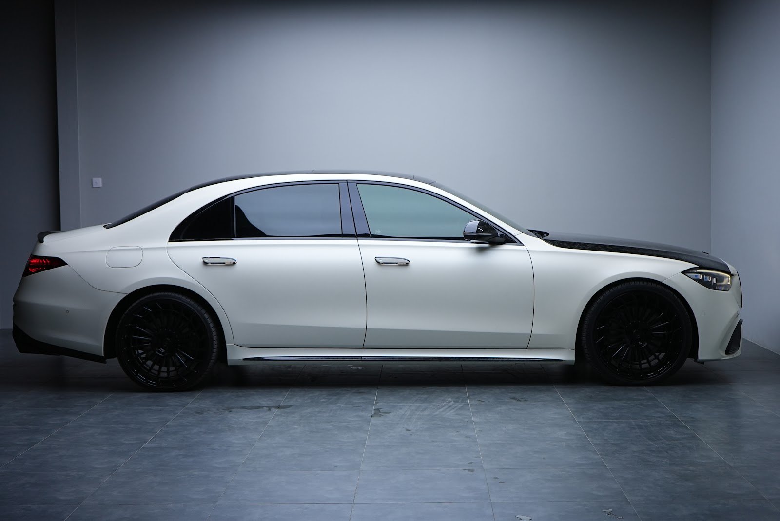 Rent Mercedes-Benz S580 Brabus in Dubai photo 18