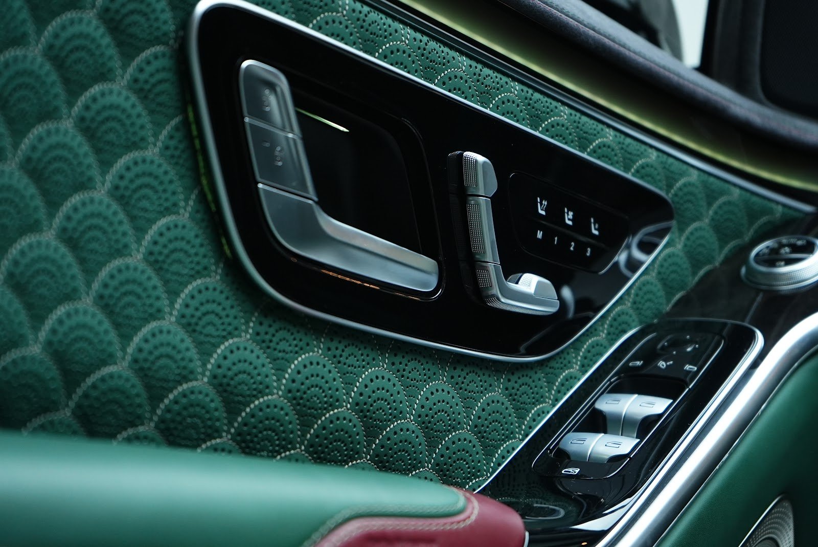 Rent Mercedes-Benz S580 Brabus in Dubai photo 4
