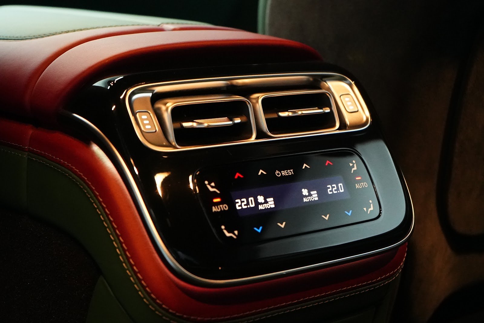 Rent Mercedes-Benz S580 Brabus in Dubai photo 9