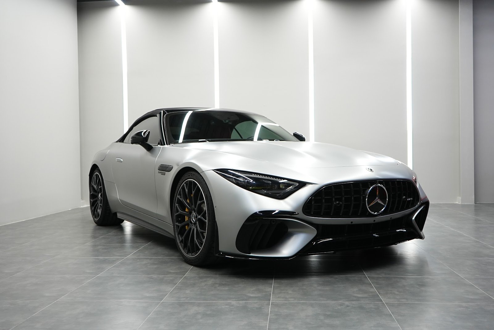 Rent Mercedes-Benz SL 63 AMG in Dubai photo 2