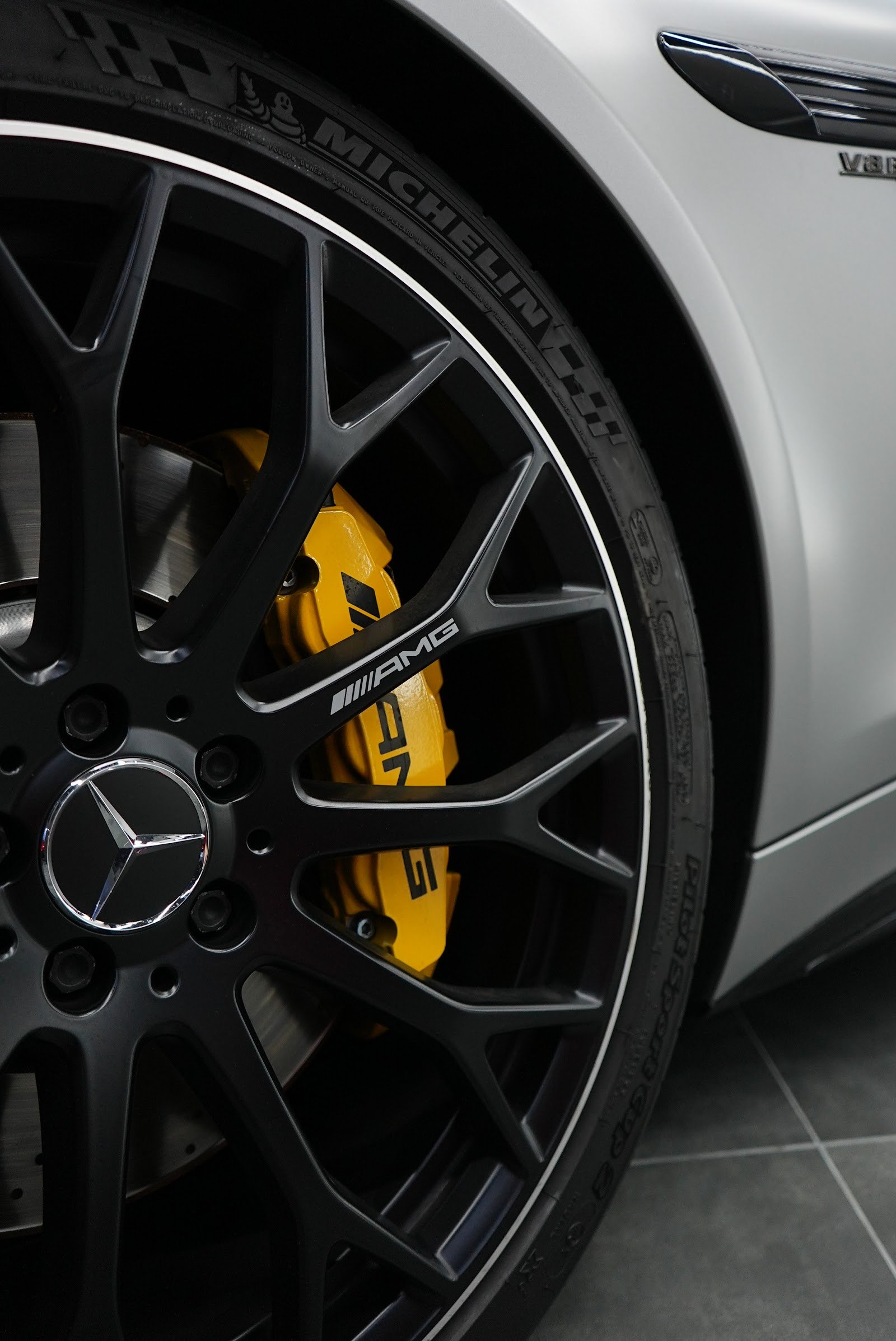 Rent Mercedes-Benz SL 63 AMG in Dubai photo 3