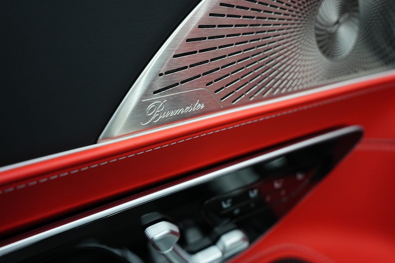 Rent Mercedes-Benz SL 63 AMG in Dubai photo 7