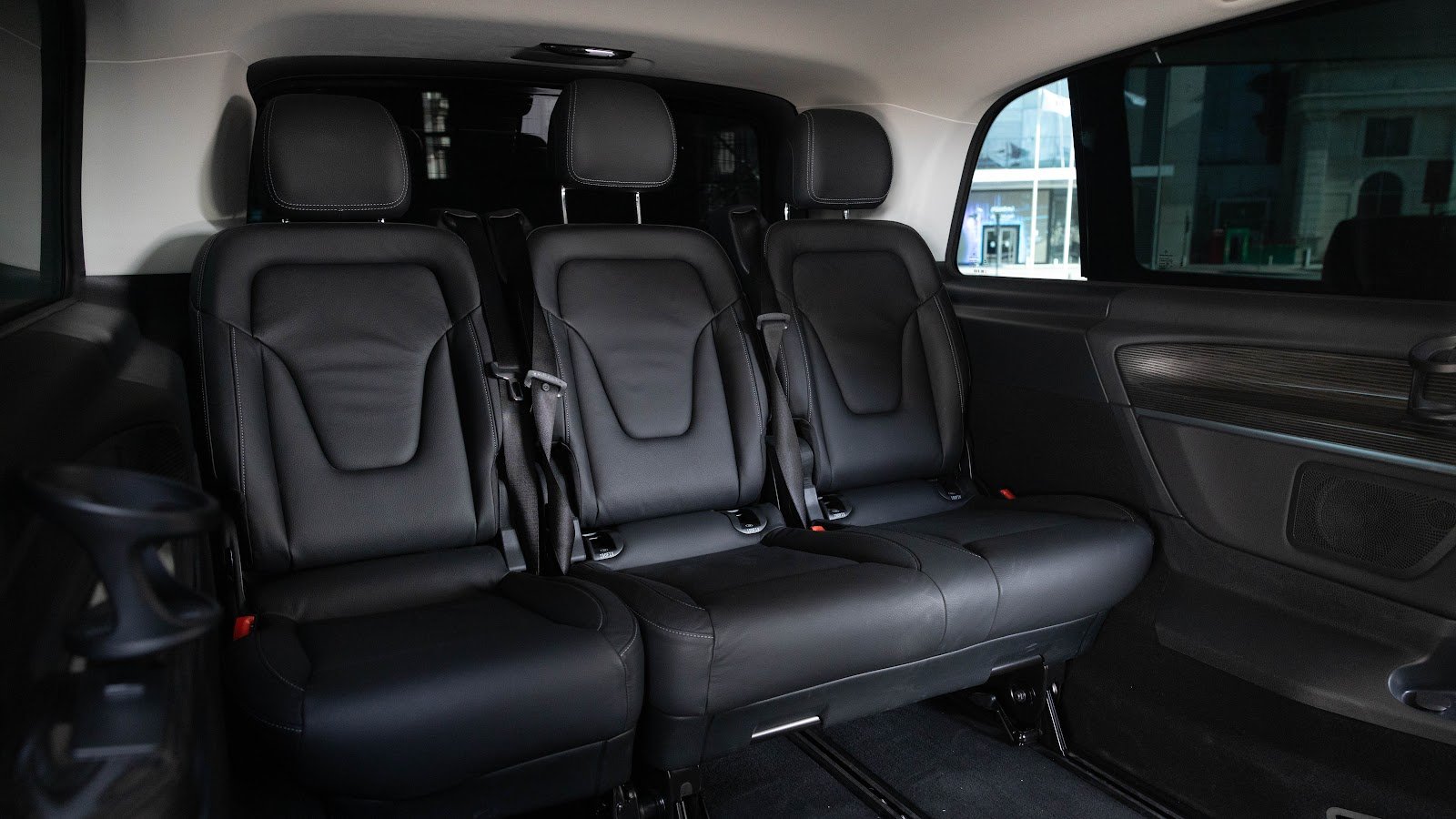 Rent Mercedes-Benz V-Class in Dubai (Black) photo 11