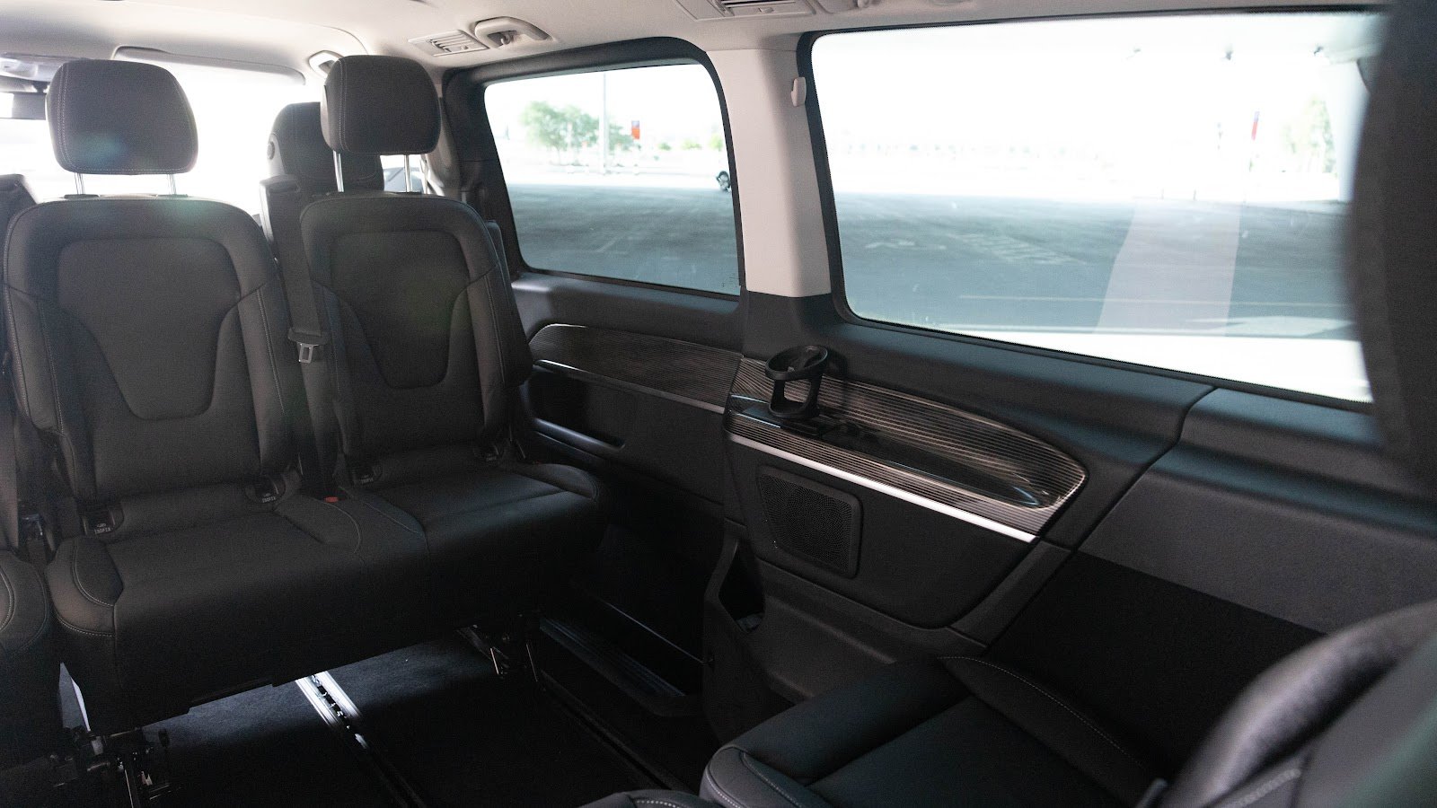 Rent Mercedes-Benz V-Class in Dubai (Black) photo 12