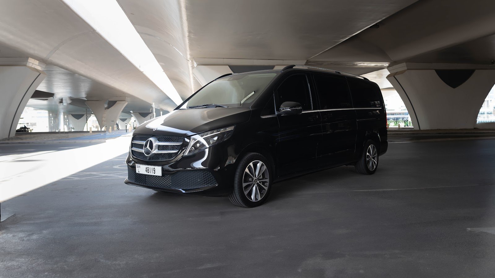 Rent Mercedes-Benz V-Class in Dubai (Black) photo 2