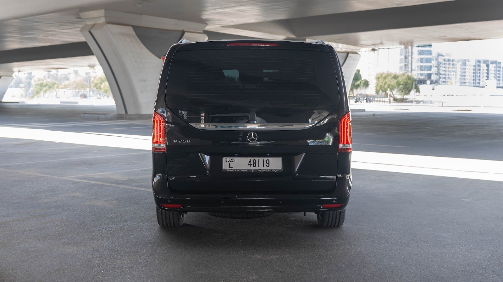 Rent Mercedes-Benz V-Class in Dubai (Black) photo 4