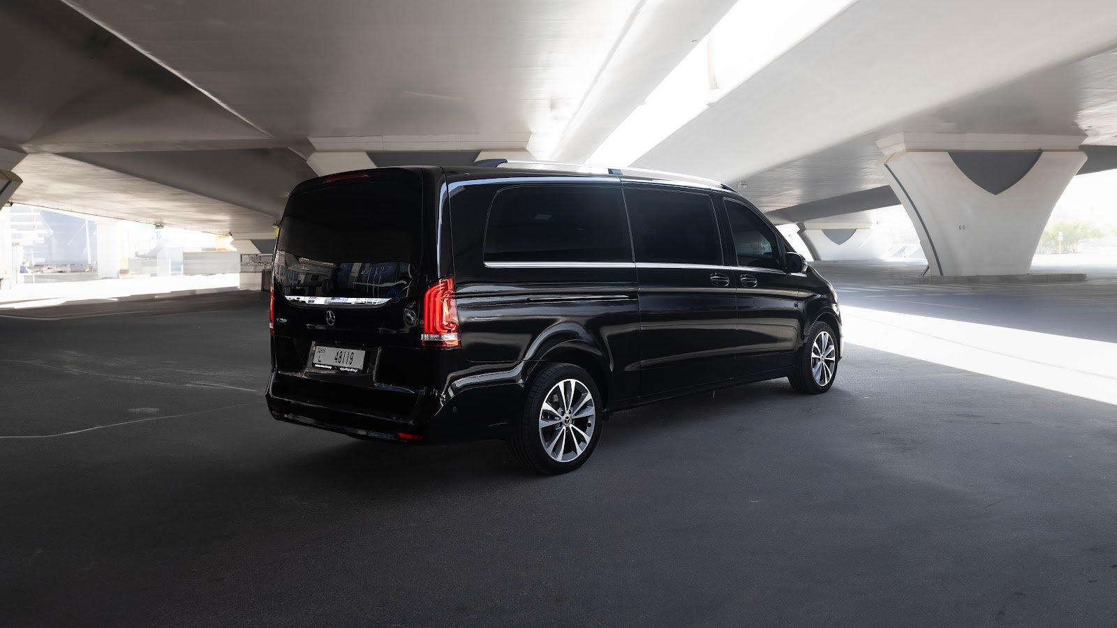 Rent Mercedes-Benz V-Class in Dubai (Black) photo 5