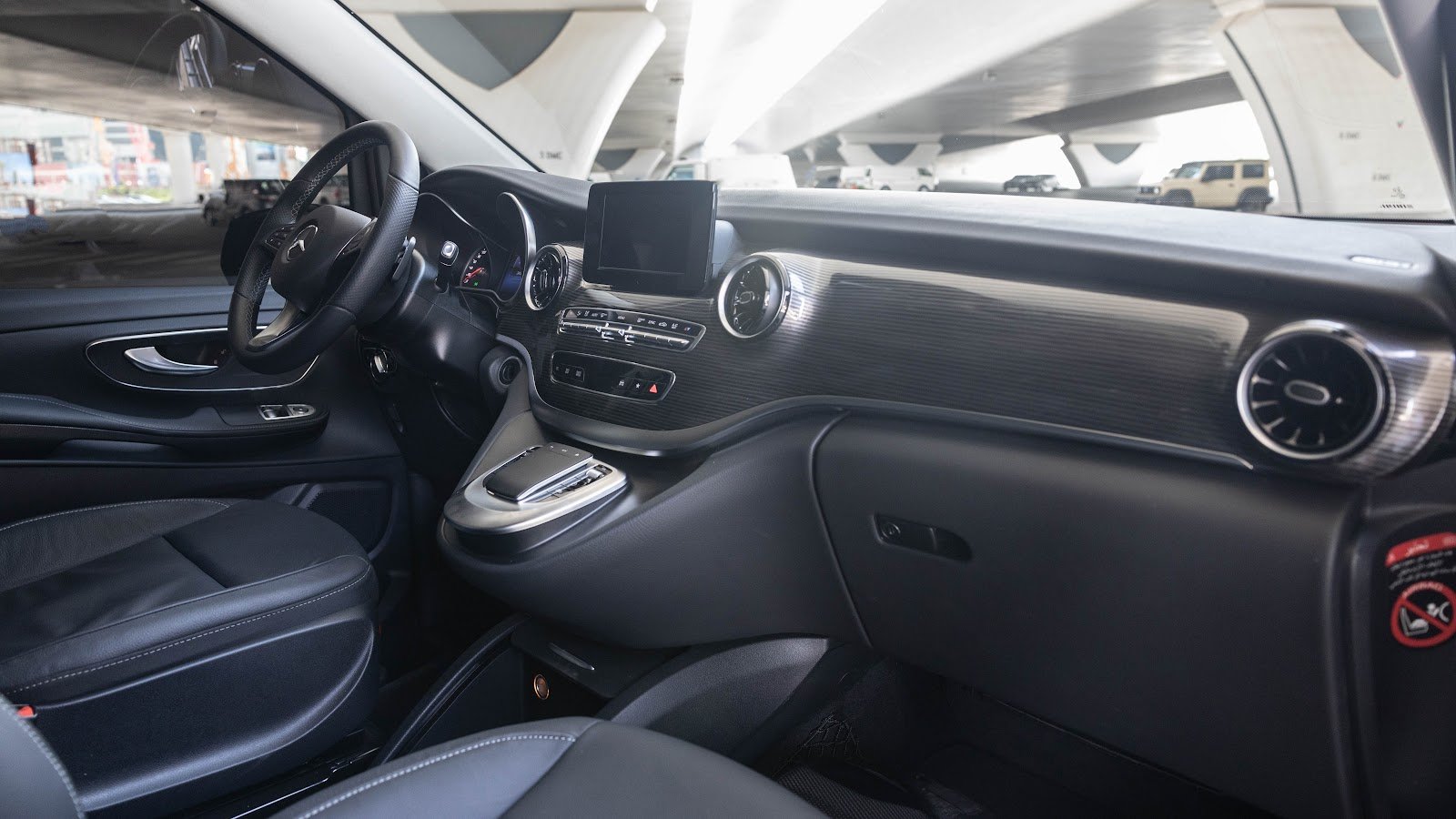 Rent Mercedes-Benz V-Class in Dubai (Black) photo 6
