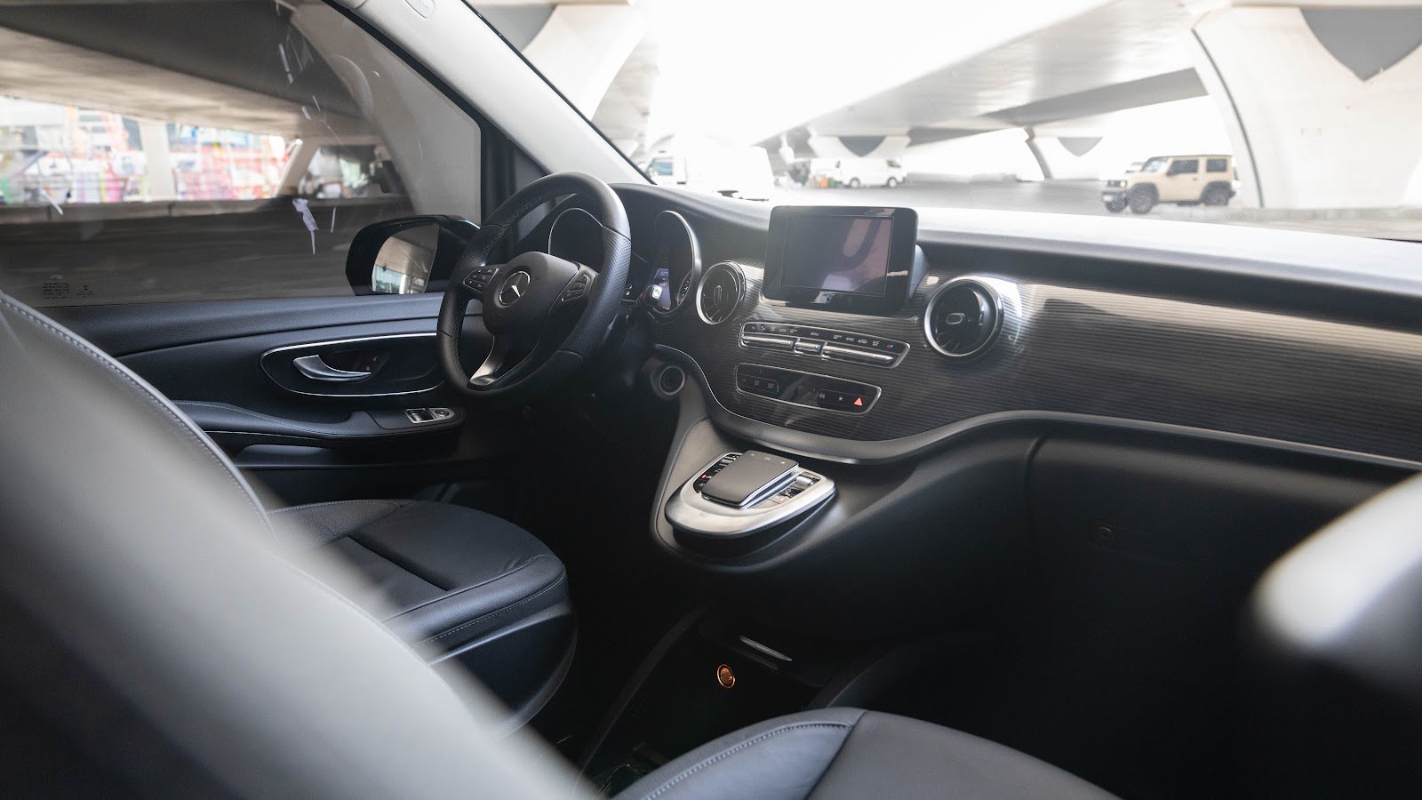 Rent Mercedes-Benz V-Class in Dubai (Black) photo 9