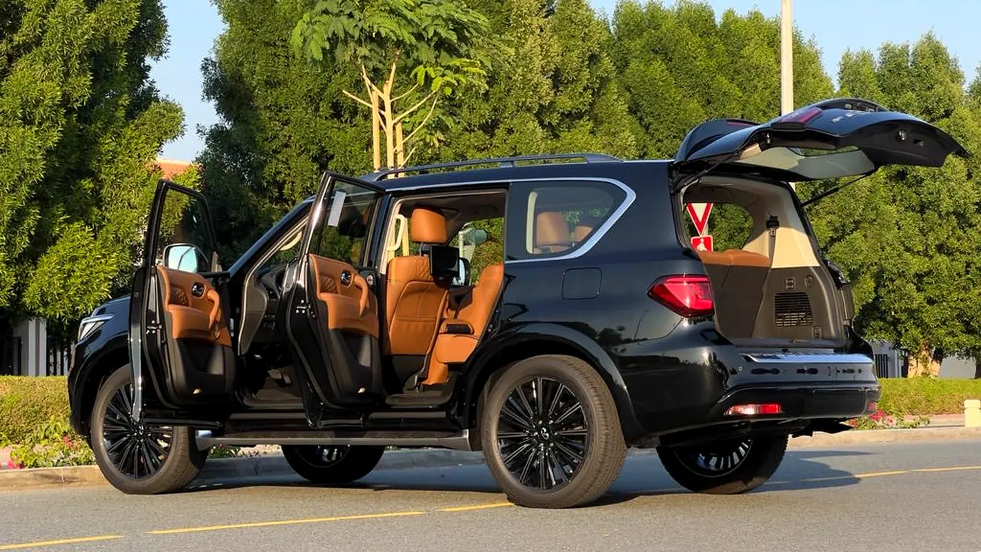 Hire 2024 Infiniti QX80 in Al Barsha 1 photo 2