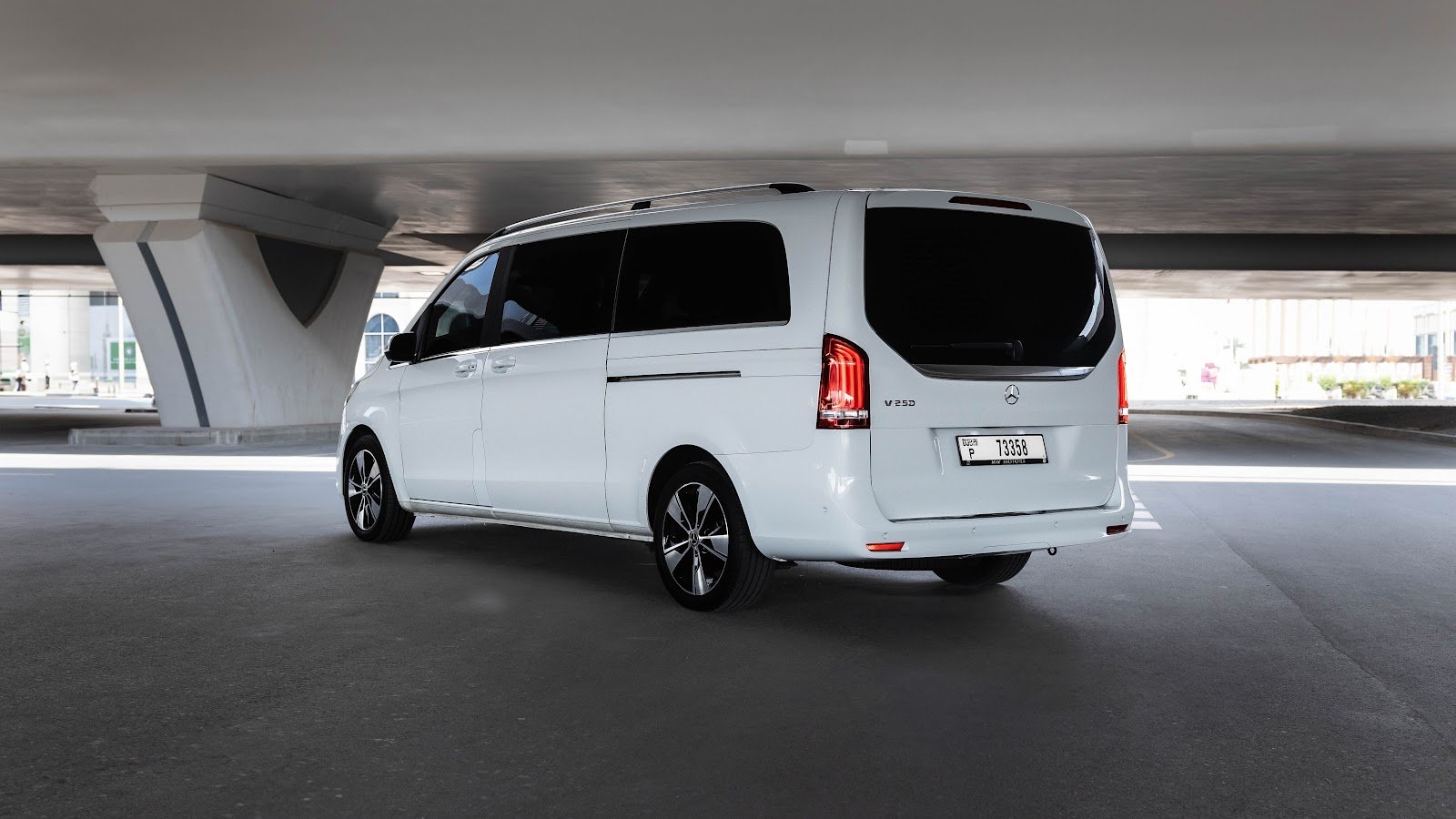 Rent Mercedes-Benz V-Class in Dubai (White) photo 4