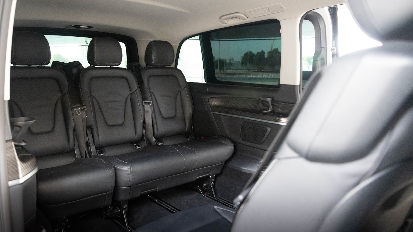 Rent Mercedes-Benz V-Class in Dubai (White) photo 10