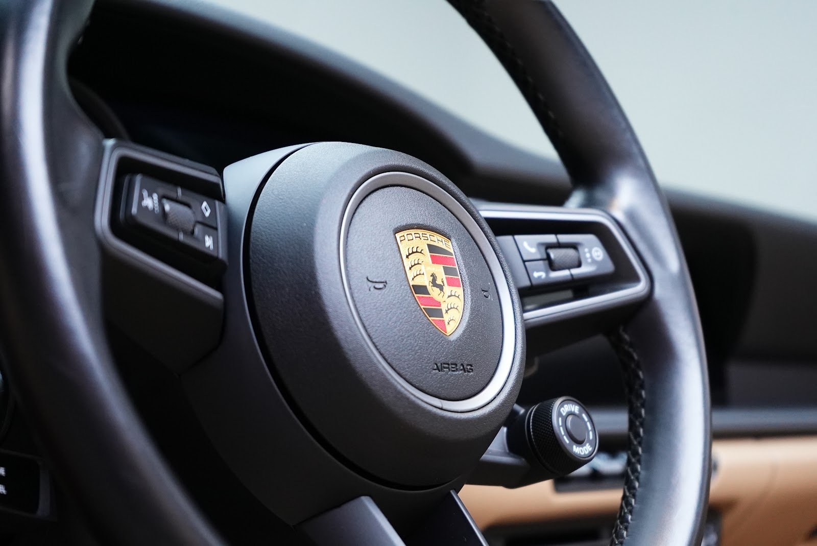 Rent Porsche 911 Targa in Dubai photo 16